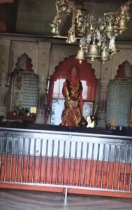 बालाजी महाराज संकट मोचन हनुमान मंदिर में भव्य भंडारे का आयोजन, श्रद्धालुओं ने ग्रहण किया प्रसाद 5 IMG 20260621 112653