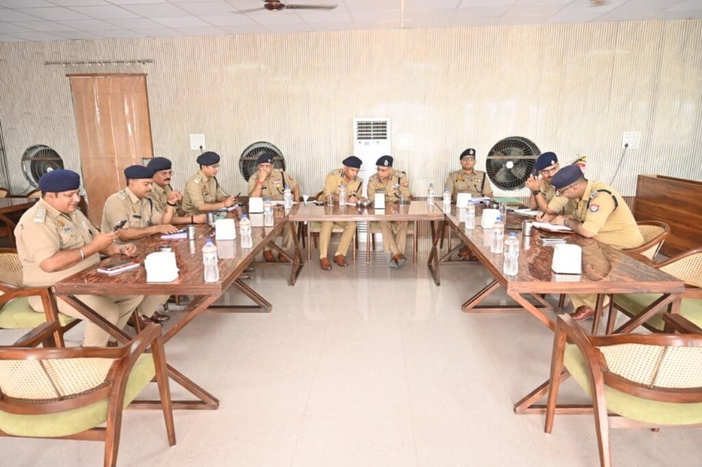 कांवड़ यात्रा-2026 को लेकर पुलिस अलर्ट, एडीजी ट्रैफिक ने सहारनपुर परिक्षेत्र के अधिकारियों के साथ की समीक्षा बैठक 1 WhatsApp Image 2026 06 29 at 11.51.13 AM