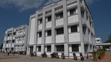 पालकमंत्री फडणवीस के गडचिरोली में स्वास्थ्य व्यवस्था चरमराई, एक साथ 6 डॉक्टरों ने दिया इस्तीफा 17 images