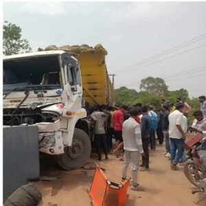 बालको रिंग रोड पर भीषण सड़क हादसा, ट्रेलर की चपेट में आने से दो युवतियों की मौके पर ही दर्दनाक मौत , बाइक चला रहा युवक गंभीर...... 14 02
