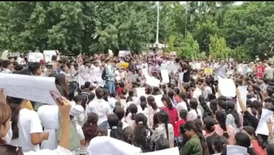 BHU में गूंजा पेपर लीक का मुद्दा: छात्रों का विरोध प्रदर्शन, केंद्रीय शिक्षा मंत्री के इस्तीफे की उठी मांग 9 090b0dca298ee3b2ad396502d34a2cae1a024ac0b9c9102f7835bde305a4c162.0