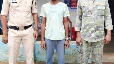धमतरी /मगरलोड..हथौड़ी से जानलेवा हमला करने वाला आरोपी गिरफ्तार, घायल का एम्स में इलाज जारी 17 1000413043