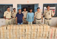 धमतरी पुलिस की अब तक की सबसे बड़ी कार्रवाई: 53 पेटी अवैध शराब जब्त, दो आरोपी गिरफ्तार 26 1000546699