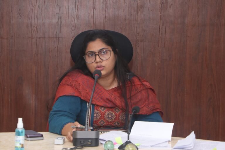 कलेक्टर ने वन, खनिज, उद्योग, श्रम, एसईसीएल एवं पर्यावरण विभाग की मासिक समीक्षा बैठक ली