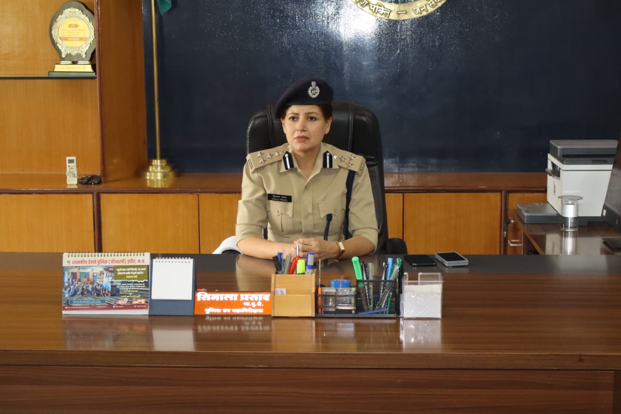 नवागत डीआईजी निमाड़ रेंज सुश्री सिमाला प्रसाद ने संभाला पदभार 11 20260710 200941