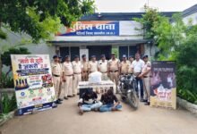 खरगोन पुलिस की बड़ी कार्रवाई: 5.1 किलो गांजा के साथ दो तस्कर गिरफ्तार, स्पोर्ट्स बाइक जब्त 44 20260720 071140