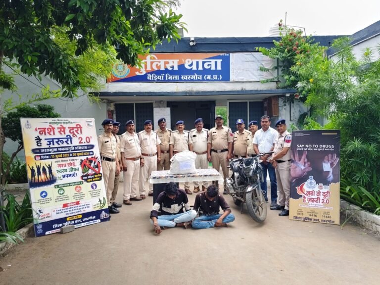 खरगोन पुलिस की बड़ी कार्रवाई: 5.1 किलो गांजा के साथ दो तस्कर गिरफ्तार, स्पोर्ट्स बाइक जब्त