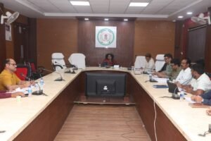 कलेक्टर ने वन, खनिज, उद्योग, श्रम, एसईसीएल एवं पर्यावरण विभाग की मासिक समीक्षा बैठक ली 2 21 र्यावरण विभाग की मासिक