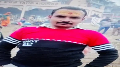 वाराणसी: मायके में रह रही थी पत्नी युवक ने फ़ासी लगा कर दी जान लालपुर-पांडेयपुर थाना क्षेत्र की घटना; साड़ी फिनिशिंग का काम करता था मृतक, पिछले 6 महीने से मायके में थी पत्नी। 8 2cd3a8c2391494191338ea45d30c89b8beb37a503deea1136ba00c8b31dcfcd6.0