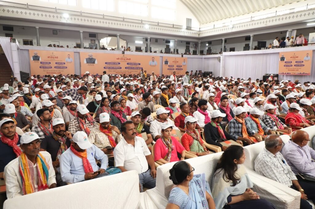 रोजगार मेले में 763 अभ्यर्थियों को मिले नियुक्ति पत्र* *प्रधानमंत्री का कार्यक्रम लाइव दिखाया* 1 7d67a078 de60 4b04 9332 7e5094e1443a 1