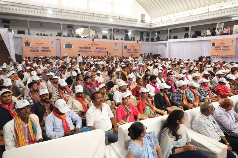 रोजगार मेले में 763 अभ्यर्थियों को मिले नियुक्ति पत्र* *प्रधानमंत्री का कार्यक्रम लाइव दिखाया*