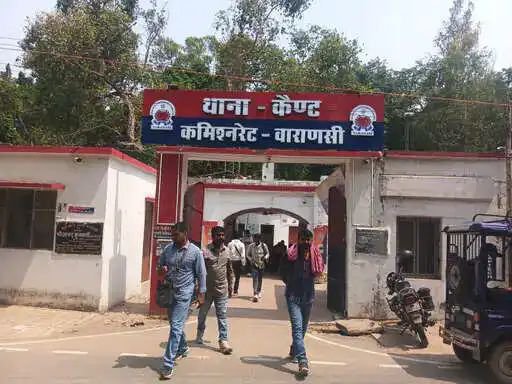 वाराणसी : कैंट थाना क्षेत्र में एक मिठाई दुकान में लगी सिलेंडर से भीषण आग, कर्मचारियों की सूझ बूझ से हुआ सिर्फ हजारों का 1 97516b0895907d1b31f69bad63f2ea94c44b04790253d4410e9677a3fbee6bd6.0