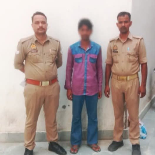 मीरजापुर थाना चुनार पुलिस द्वारा 01.086 किग्रा अवैध गांजा के साथ एक अभियुक्त गिरफ्तार 11 FB IMG 1782917587949