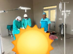 रीढ़ की हड्डी की जटिल सर्जरी सफल, ओयल ट्रामा सेंटर के डॉक्टरों ने मरीज को दी नई उम्मीद 12 FB IMG 1783011092510