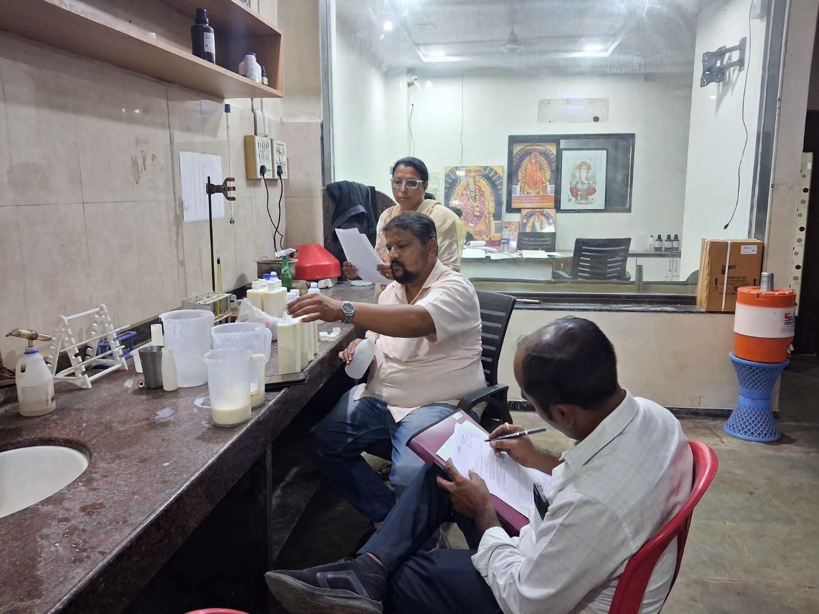 अन्न सुरक्षा नियमांच्या उल्लंघनाप्रकरणी सावळीविहीर येथील दूध संकलन केंद्राचा परवाना निलंबित 11 FB IMG 1783736223961
