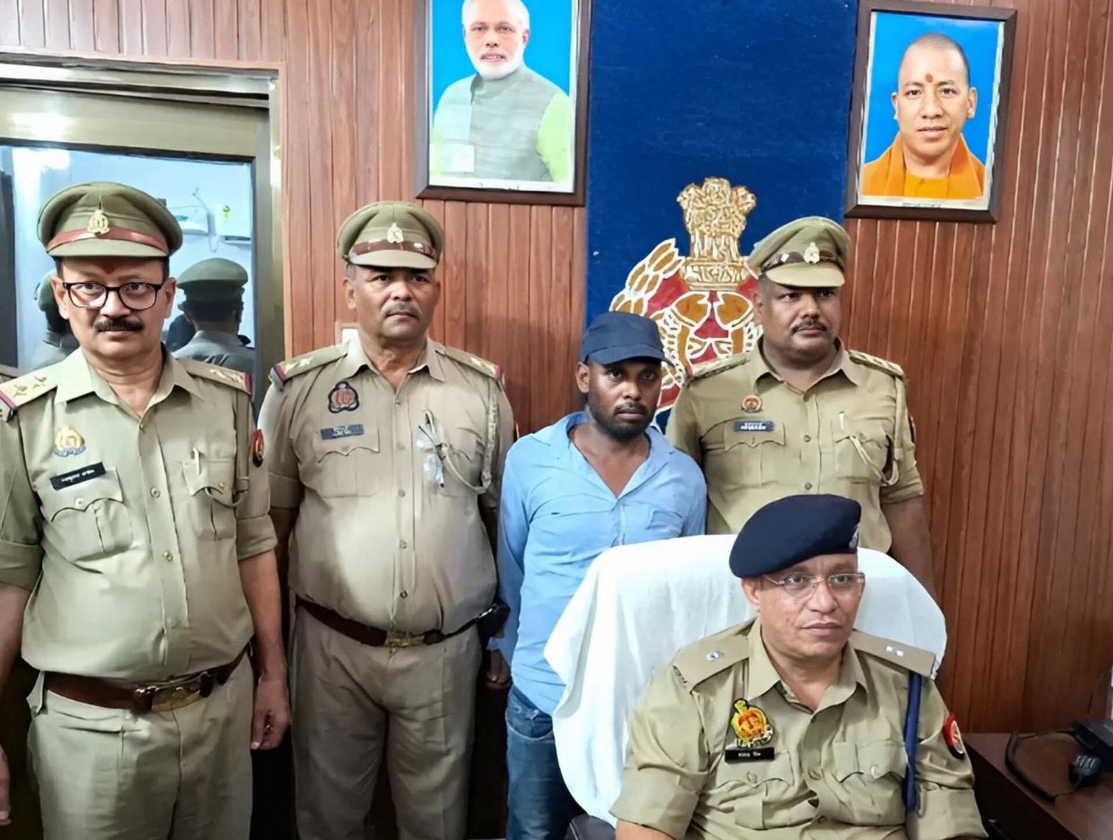 थाना को० कटरा पुलिस टीम द्वारा अनुमानित कीमत ₹ 06 लाख के हेरोइन के साथ 01 शातिर अभियुक्त गिरफ्तार, घटना में प्रयुक्त मोटर साइकिल बरामद 11 FB IMG 1784193695346