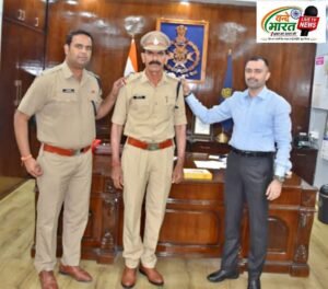 पदोन्नत अधिकारियों - कर्मचारियों को पुलिस अधीक्षक एवं अतिरिक्त पुलिस अधीक्षक ने लगाए नए पद चिन्ह, दी उज्ज्वल भविष्य की शुभकामनाएं 2 FB IMG 1865679146710281589