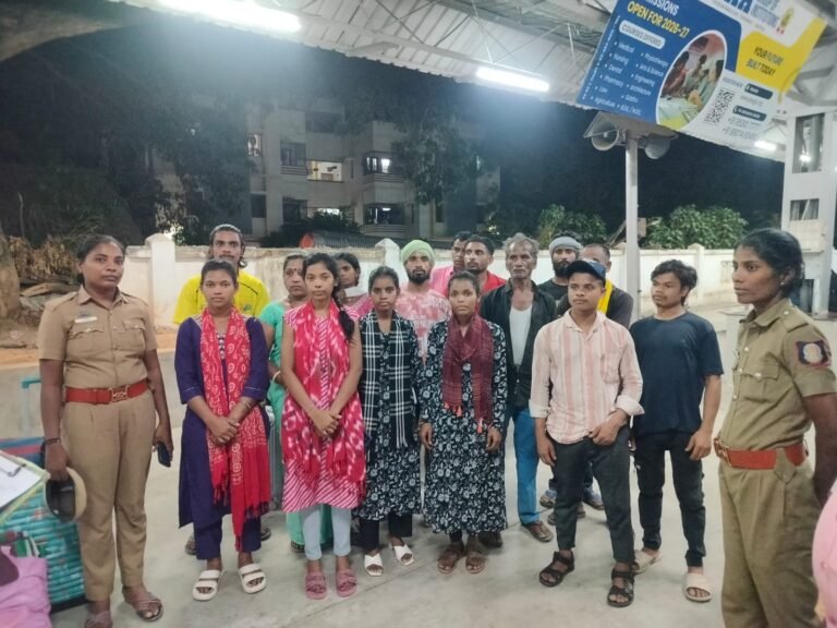 तमिलनाडु के तिरुवल्लूर गैस रिसाव हादसे से बचाए गए धनबाद के 12 श्रमिक विशेष कोच से घर रवाना