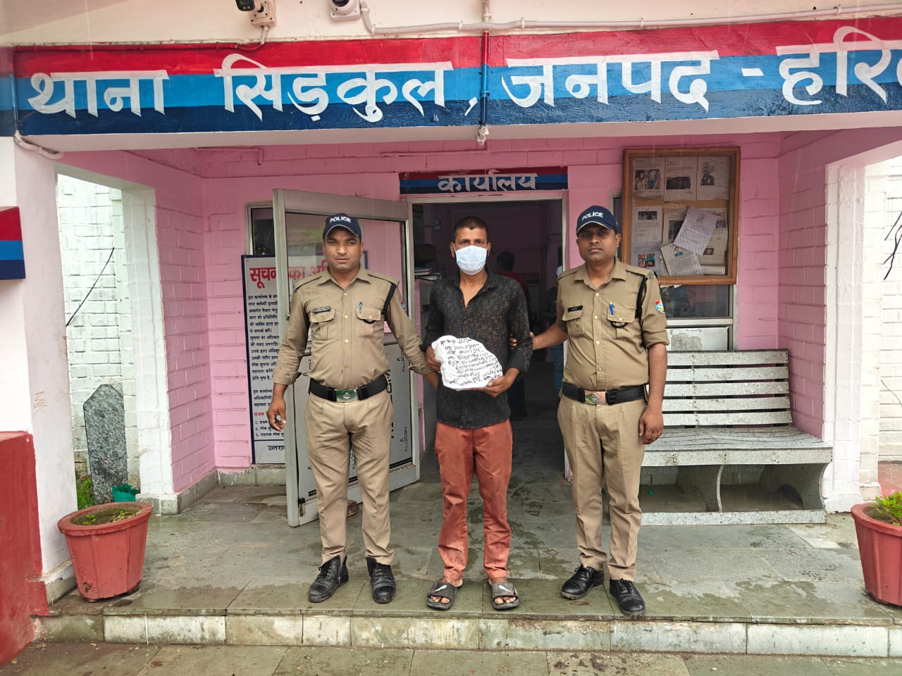 ढाबे से मोटर चोरी करने वाला शातिर चोर सिडकुल पुलिस के हत्थे चढ़ा, चोरी की क्रॉम्पटन कंपनी की मोटर बरामद,चोरी कर बेचने की फिराक में घूम रहा था आरोपी, पुलिस ने दबोचा। 11 IMG 20260701 WA0034