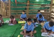 धमतरी जिला के नगरी तहसील में पेड़ के नीचे पाठशाला, लकड़ी के पुल से स्कूल और जिंदगी का सफर आखिर कब जागेगा शासन 120 IMG 20260701 WA0045
