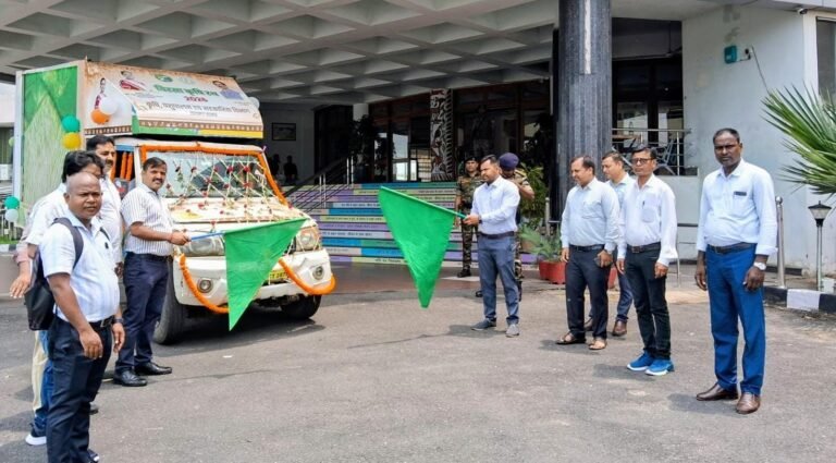 डीडीसी ने डिजीटल ‘बिरसा कृषि रथ’ को हरी झंडी दिखाकर किया रवाना