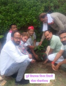 सपा मुखिया अखिलेश यादव के जन्मदिन पर पूर्व विधायक ने केक काट कर किया वृक्षारोपण 12 IMG 20260701 WA0360
