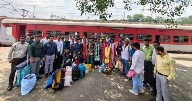 तमिलनाडु से सकुशल लौटे धनबाद के 12 श्रमिक