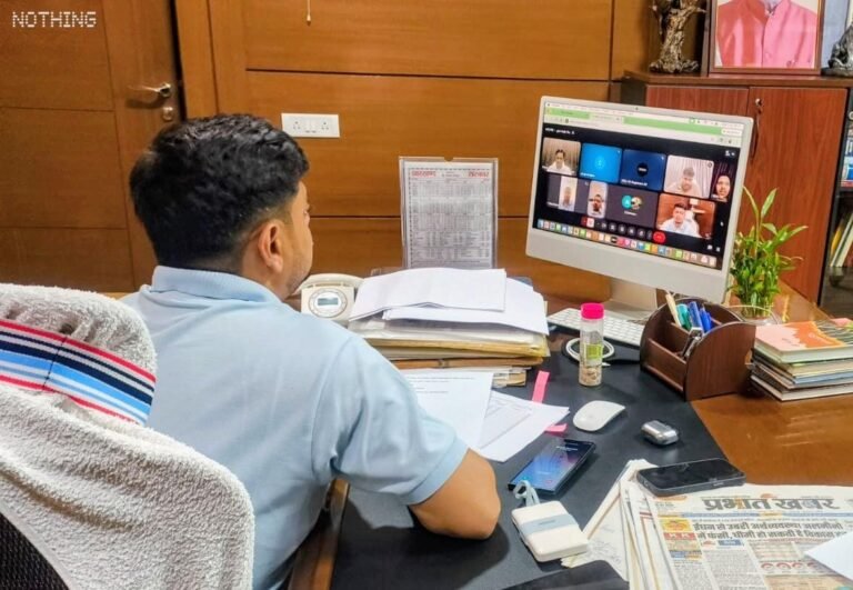जिला निर्वाचन पदाधिकारी ने एन्यूमरेशन फॉर्म वितरण में तेजी लाने का दिया निर्देश