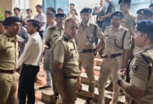 मा. मुख्यमंत्री बिहार एवं मा. पटना उच्च न्यायालय के मा. न्यायाधीश तथा अन्य न्यायालयों के मा. न्यायाधीश के प्रस्तावित आगमन के मद्देनजर जिला एवं सत्र न्यायाधीश गया, जिलाधिकारी गया एवं वरीय पुलिस अधीक्षक गया, नगर पुलिस अधीक्षक गया तथा अन्य पुलिस पदाधिकारियों द्वारा कन्वेंशन सेंटर बोधगया का संयुक्त निरीक्षण किया गया l 92 IMG 20260702 WA0654