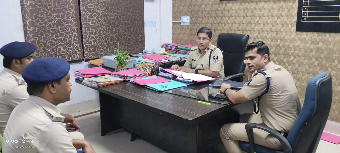 नगर पुलिस अधीक्षक गया द्वारा अनुमंडल पुलिस पदाधिकारी बोधगया एवं बोधगया अनुमंडल के थाना में लंबित कांडों का पर्यवेक्षण एवं समीक्षा की गई l 11 IMG 20260702 WA0660
