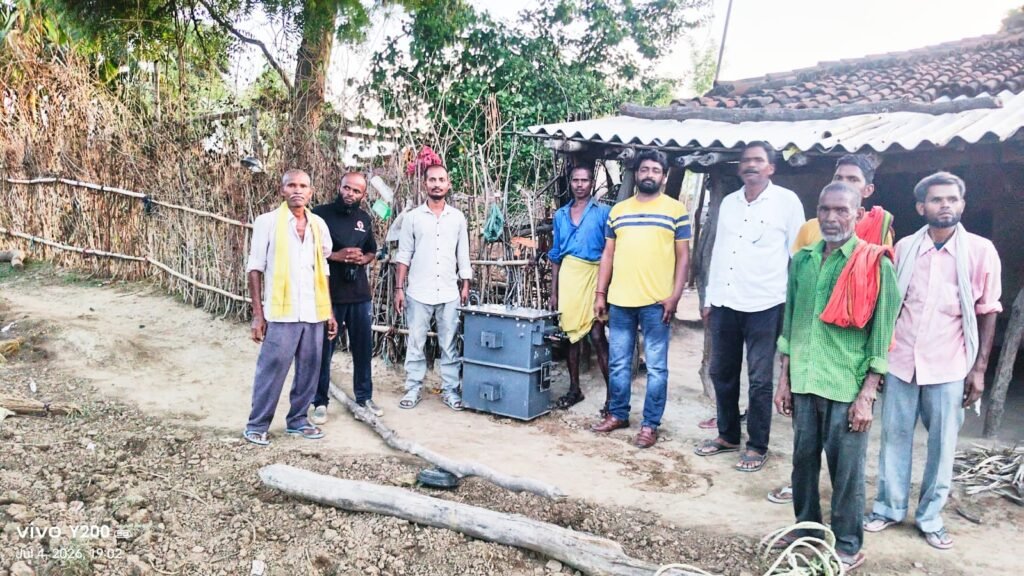 Sonbhadra news:गड़ई टोला में विकास की ऐतिहासिक दस्तक, वर्षों बाद अंधेरे से मिलेगी आज़ादी 1 IMG 20260704 WA0052