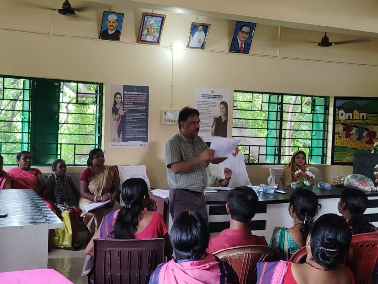 बाघमारा में मतदाता सूची के ‘विशेष संक्षिप्त पुनरीक्षण’ (SIR) कार्य का हुआ सघन निरीक्षण, अधिकारियों ने बीएलओ को दिए कड़े निर्देश