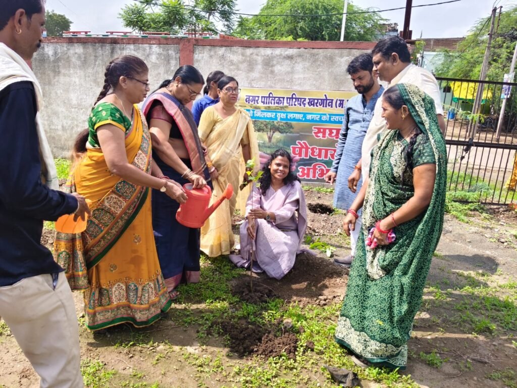 अमृत हरित महाअभियान के तहत खरगोन में 1500 पौधों का वृहद पौधारोपण 1 IMG 20260706 WA0125