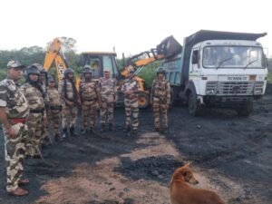 CISF और पुलिस की बड़ी कार्रवाई अवैध कोयला लगभग 41 टन जब्त खास मुराइडीह से 2 IMG 20260707 WA0265