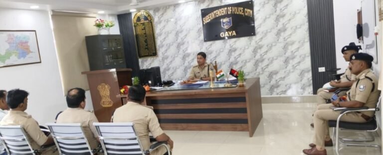 नगर पुलिस अधीक्षक गया द्वारा पुलिस कार्यालय गया में अनुमंडल पुलिस पदाधिकारी -1, अनुमंडल पुलिस पदाधिकारी -2, थानाध्यक्ष कोतवाली, सिबिल लाइन एवं रामपुर थाना तथा तकनीकी शाखा प्रभारी के साथ समीक्षा बैठक आयोजित की गई l