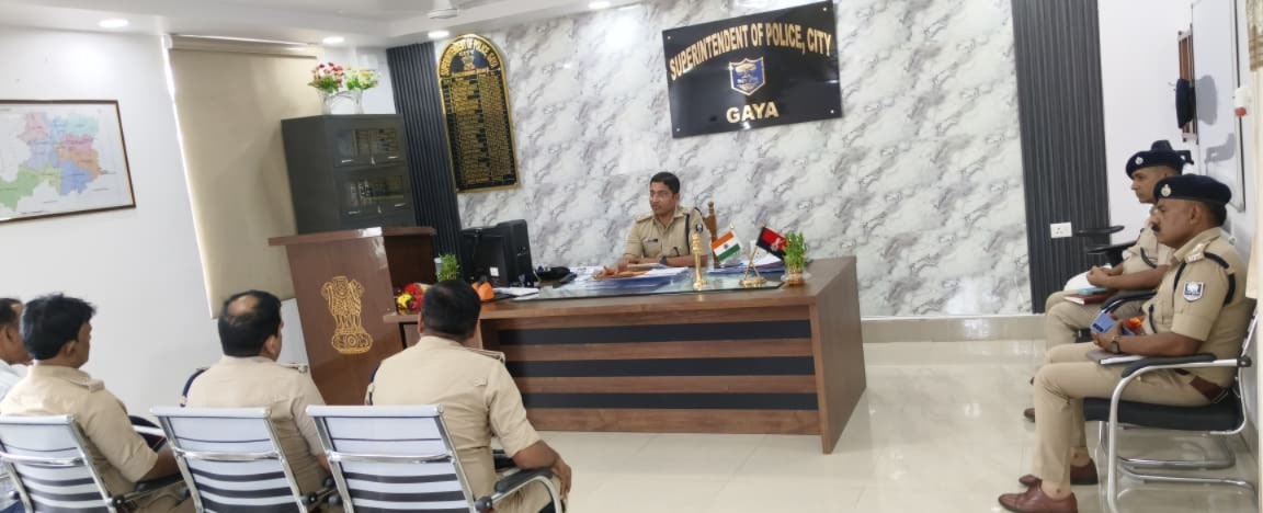 नगर पुलिस अधीक्षक गया द्वारा पुलिस कार्यालय गया में अनुमंडल पुलिस पदाधिकारी -1, अनुमंडल पुलिस पदाधिकारी -2, थानाध्यक्ष कोतवाली, सिबिल लाइन एवं रामपुर थाना तथा तकनीकी शाखा प्रभारी के साथ समीक्षा बैठक आयोजित की गई l 11 IMG 20260707 WA0711
