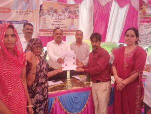 अतिरिक्त जिला कलेक्टर रतन कुमार ने किया ग्राम पंचायत प्याँवा में आयोजित ग्रामीण सेवा शिविर का औचक निरीक्षण 12 IMG 20260708 WA0023