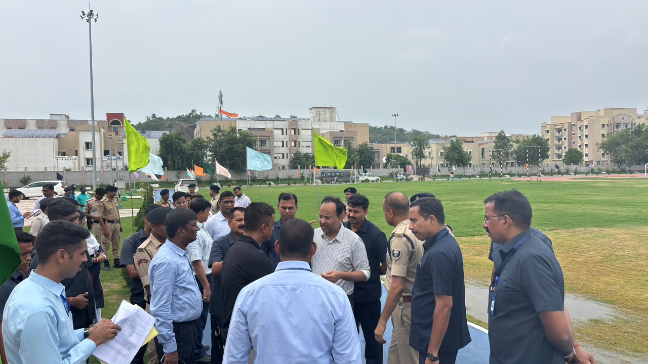मा. उपराष्ट्रपति, मा. राज्यपाल बिहार एवं मा. मुख्यमंत्री बिहार के प्रस्तावित गया आगमन को लेकर आज जिलाधिकारी गया, वरीय पुलिस अधीक्षक गया, नगर पुलिस अधीक्षक गया द्वारा बिपार्ड गया एवं हवाई अड्डा गया का संयुक्त निरीक्षण किया गया l 11 IMG 20260710 WA0551