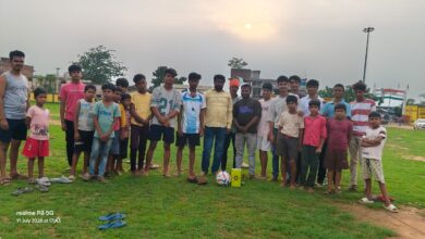 ग्राम प्रधान अरविंद जायसवाल ने खिलाड़ियों को भेंट की फुटबॉल 21 IMG 20260711 WA0052