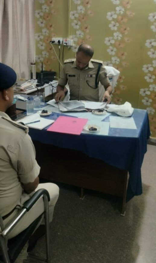 वरीय पुलिस अधीक्षक गया द्वारा आमस थाना का निरीक्षण कर लंबित एवं महत्वपूर्ण कांडों की समीक्षा की गई l 11 IMG 20260713 WA0950