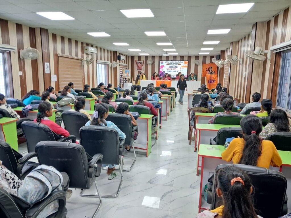 राष्ट्रीय विद्यार्थी दिवस के अवसर पर स्वस्थ नारी सशक्त समाज विषय पर संगोष्ठी एवं सांस्कृतिक कार्यक्रम का आयोजन l 1 IMG 20260714 WA0589