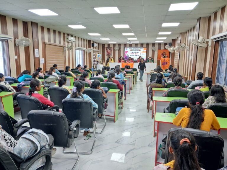 राष्ट्रीय विद्यार्थी दिवस के अवसर पर स्वस्थ नारी सशक्त समाज विषय पर संगोष्ठी एवं सांस्कृतिक कार्यक्रम का आयोजन l