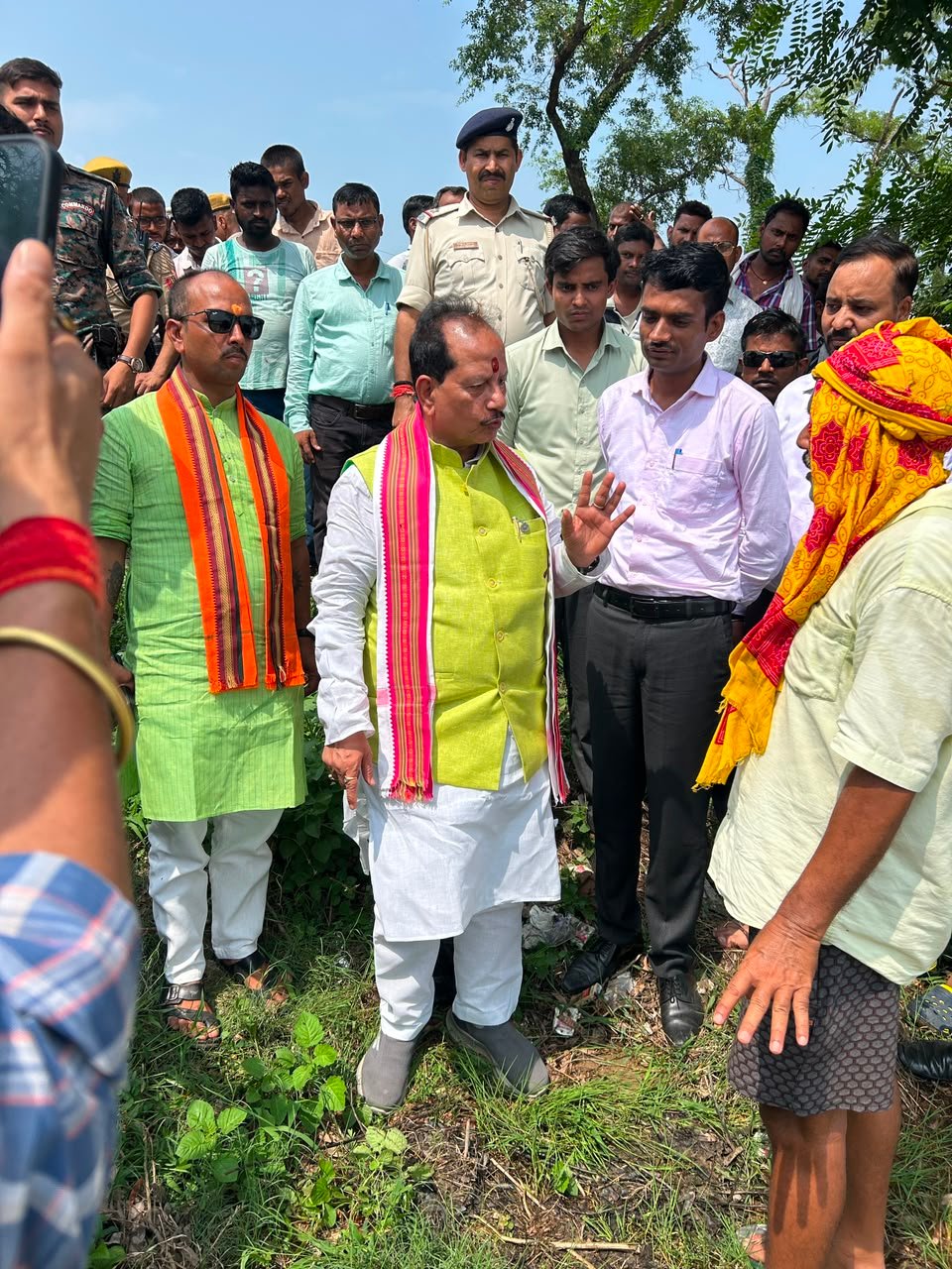 कृषि मंत्री विजय कुमार सिन्हा ने खिजरसराय के बाना गांव में धान की रोपाई का किया निरीक्षण l 11 IMG 20260715 WA0571
