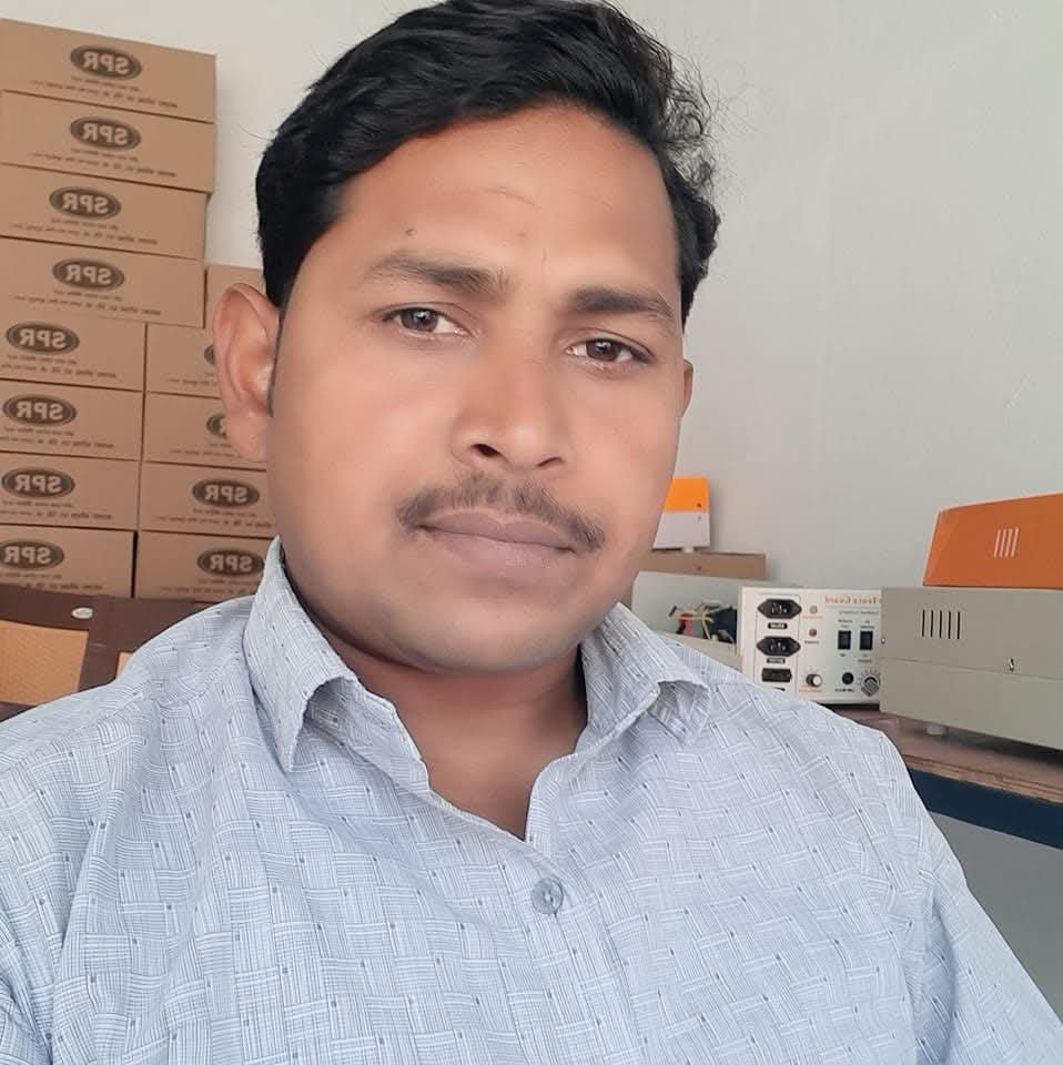 रीवा ग्राम पंचायत पैरा सचिव एवं सरपंच इन दिनों अपने मस्ती में मस्त है चाहे आग लगे बस्ती में इन लोगो से कुछ लेना देना नही है एक तरफ लोगो को रोड पर निकलना मुश्किल: विनोद माझी 12 IMG 20260717 WA0115