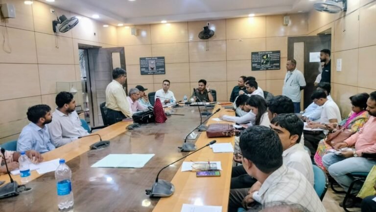 एसडीएम ने की ईएफ डिस्ट्रीब्यूशन व डिजिटाइजेशन कार्य के प्रगति की समीक्षा