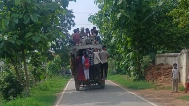 मौत को दावत देता सफर! ओवरलोड पिकअप में ठूंसे गए मासूम छात्र-छात्राएं, जिम्मेदार बने बेखबर 6 IMG 20260718 WA0057