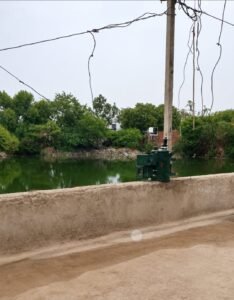 कठूमर के गांव रेटा में ट्रासफॉर्म से कभी भी हो सकता है हादसा 2 IMG 20260719 WA00232