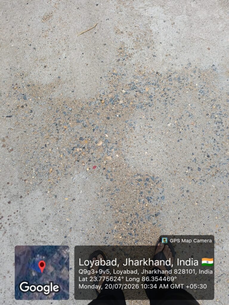 लोयाबाद वार्ड 08 में रोड निर्माण कार्य में भारी घोटाला, ठेकेदार ओर जेई की मिलीभगत से सरकार ओर नगर निगम को लगाया जा रहा चूना