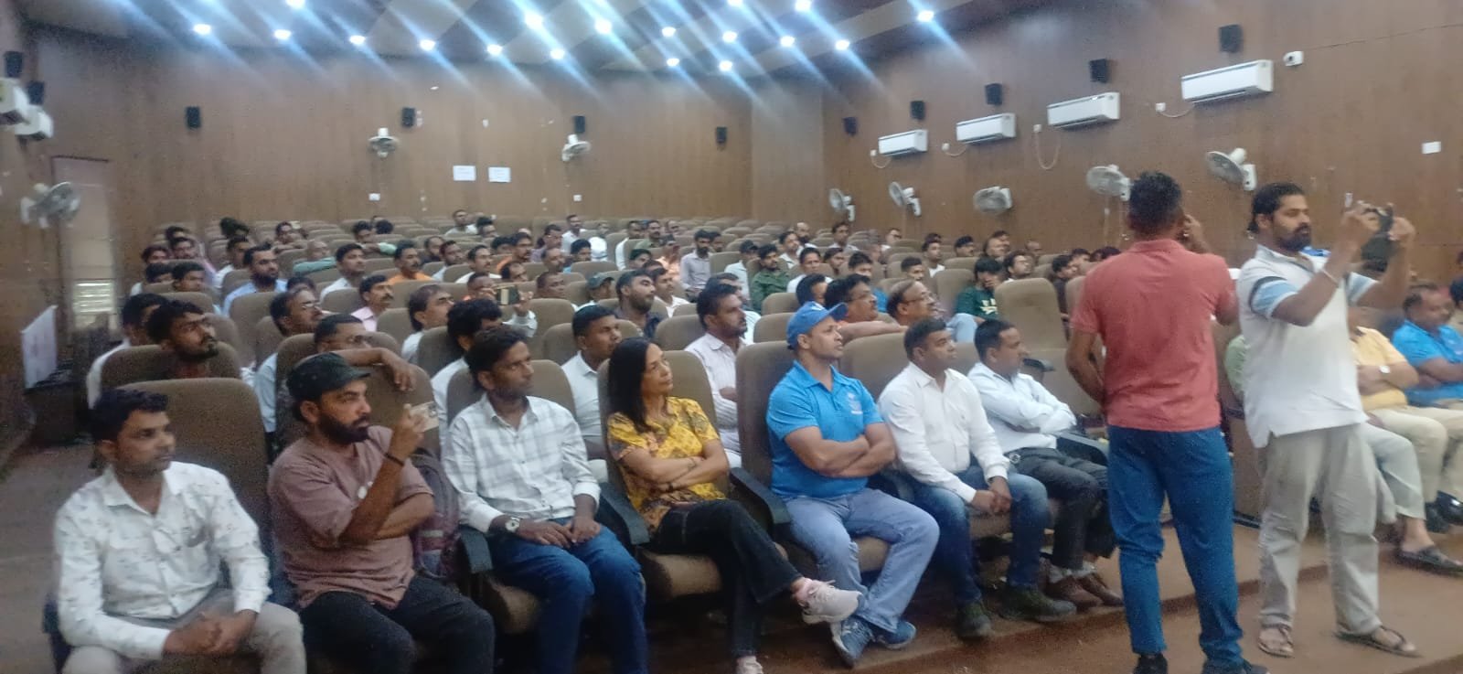 आगामी कांवड़ यात्रा 2026 – कांवड़ यात्रा को सकुशल,शांतिपूर्ण-व्यवस्थित ढंग से संपन्न कराने के लिए एसपी देहात शेखर चंद्र सुयाल ने पुलिस अधिकारियों तथा एसपीओ के साथ बैठक की आयोजित। 1 IMG 20260721 WA0006