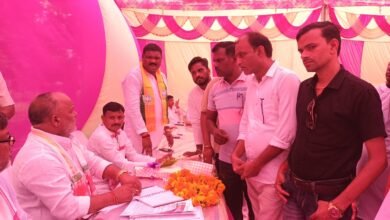 जर्जर इंटर कॉलेज भवन और रेल ठहराव का मुद्दा पहुंचा प्रभारी मंत्री तक 8 IMG 20260722 WA0054
